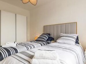 3 makuuhuonetta, internet