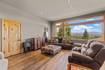 Stunning views of Payette Lake and Surrounding Mountains