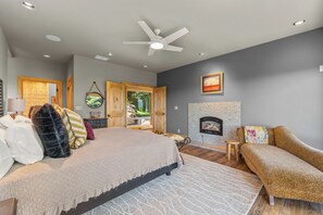 3 bedrooms, desk, iron/ironing board, free WiFi