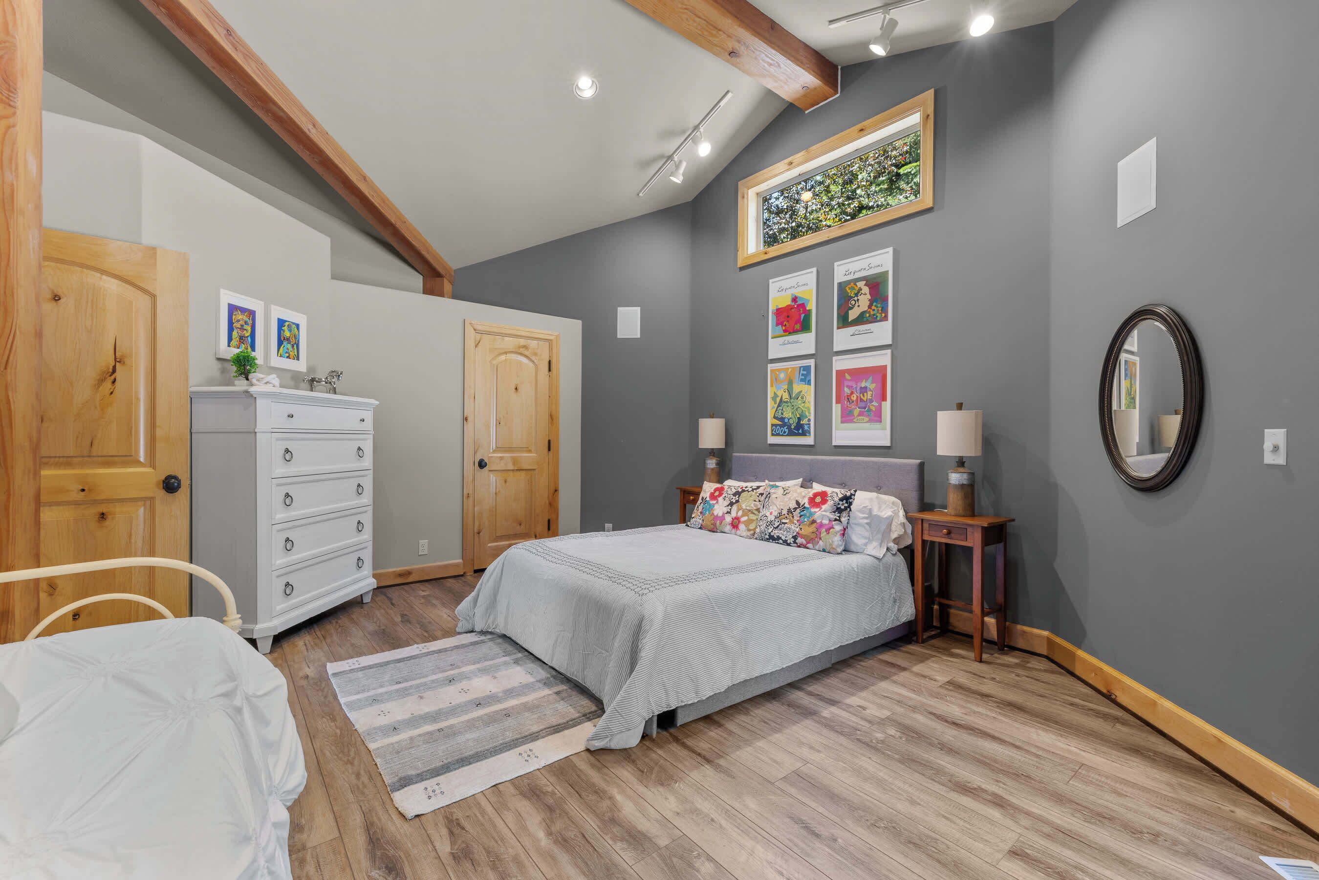 3 bedrooms, desk, iron/ironing board, free WiFi