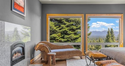 Stunning views of Payette Lake and Surrounding Mountains