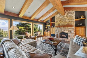 Télévision, cheminée