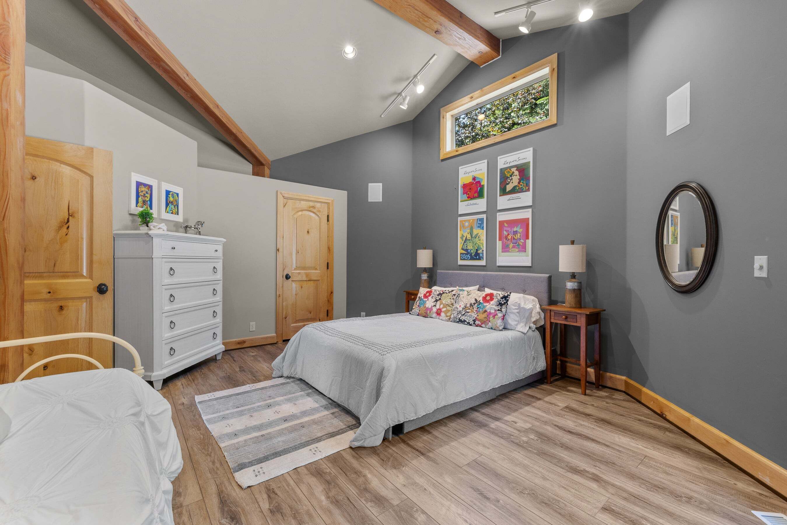 3 bedrooms, desk, iron/ironing board, free WiFi