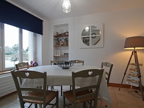 Dining - Charming coastal house with internet and parking (Reville)