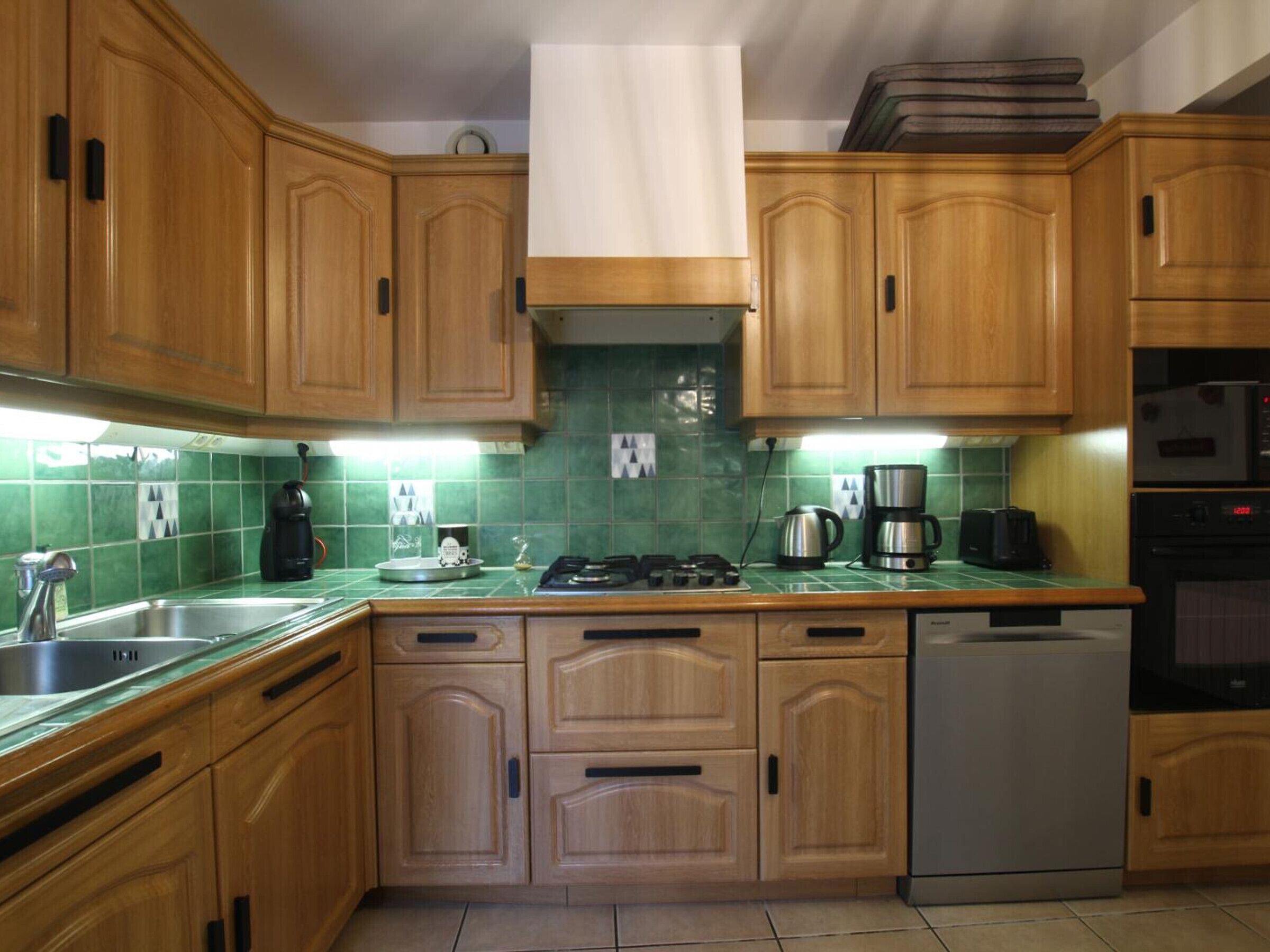 Réfrigérateur, micro-ondes, lave-vaisselle