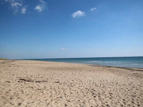 Casa moderna cerca de la playa con bicicletas y paddles