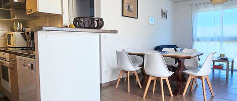 Oven, dishwasher, coffee/tea maker, toaster