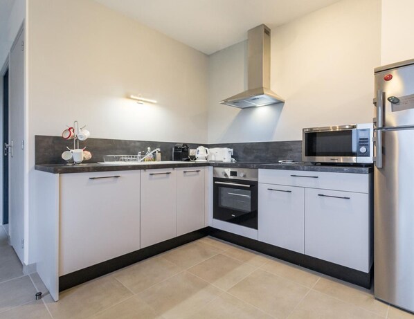 Køleskab, mikrobølgeovn, ovn