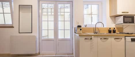 Kühlschrank, Mikrowelle, Geschirrspüler