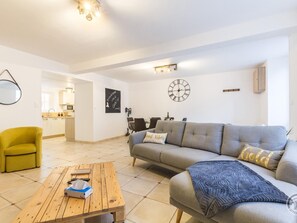 TV - Comfortable townhouse in Carentan for a family stay (Carentan les Marais)