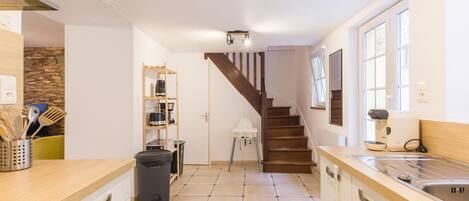 Fridge, microwave, dishwasher, coffee/tea maker