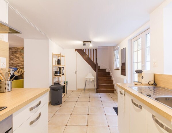 Fridge, microwave, dishwasher, coffee/tea maker