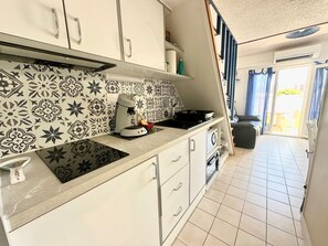 Réfrigérateur, plaque de cuisson