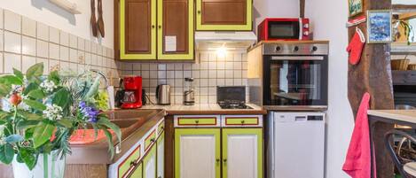 Kühlschrank, Mikrowelle, Geschirrspüler