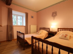 3 quartos, Wi-Fi de cortesia, roupa de cama