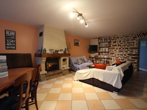 TV, lareira