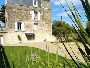 Exterior - Norman coastal house, direct beach access, private garden (Quinéville)
