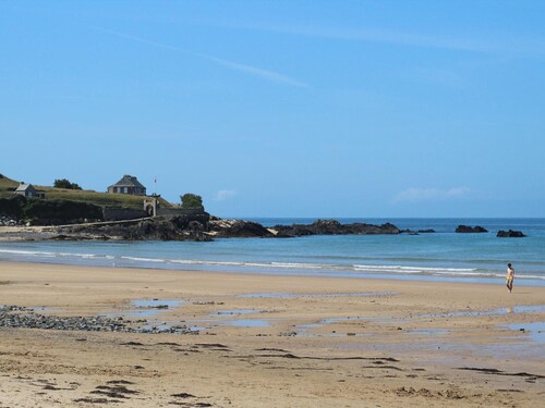 Cozy cottage near the beach with garden and pets allowed