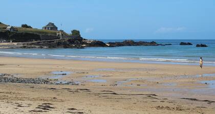 Cozy cottage near the beach with garden and pets allowed