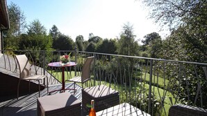 Outdoor dining - Charming house with terrace in peaceful area (Juvigny les Vallées)