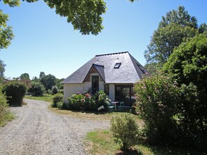 Exterior - Charming house with terrace in peaceful area (Juvigny les Vallées)