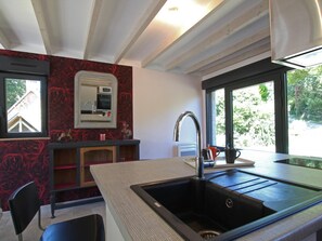Fridge, microwave, oven, kitchen islands