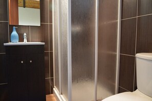 Dusch, hårtork och handdukar