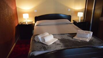 1 bedroom, bed sheets