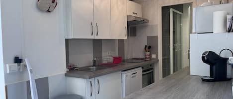Microwave, oven, stovetop, coffee/tea maker