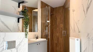 Comfort Apartment, Balcony | Bathroom