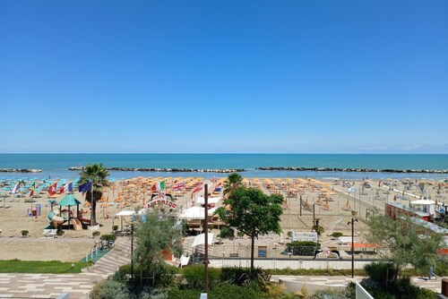  RN003 - Torre Pedrera, exclusive three-room apartment facing the sea with a balcony