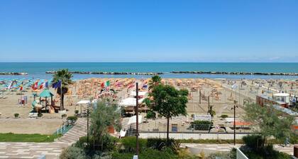 RN003 - Torre Pedrera, exclusive three-room apartment facing the sea with a balcony