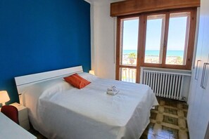 3 bedrooms -  RN003 - Torre Pedrera, exclusive three-room apartment facing the sea with a balcony (Torre Pedrera)