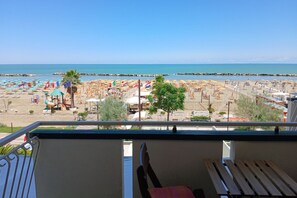 Outdoor dining -  RN003 - Torre Pedrera, exclusive three-room apartment facing the sea with a balcony (Torre Pedrera)