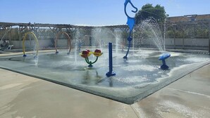 A water fountain area with multiple water jets and colorful sculptures. - 3-room apt with AC, wifi, parking, PMR adapted (Le Barcarès)