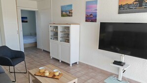 2 bedrooms, WiFi (free) - 3-room apt with AC, wifi, parking, PMR adapted (Le Barcarès)