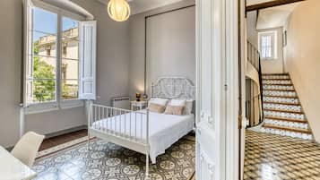7 bedrooms, iron/ironing board, WiFi, bed sheets