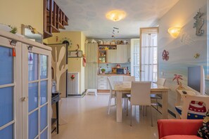 Apartment, Balcony, City View | Private kitchen | Fridge, microwave, oven, stovetop - Attico Marino (Marina di Pietrasanta)