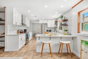 KylskÄp, mikrovÄgsugn, ugn och spishÀll