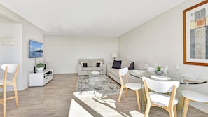 Smart TV - Ocean Shores Waterfront (Nelson Bay)