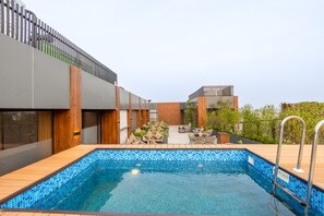 Una piscina cubierta