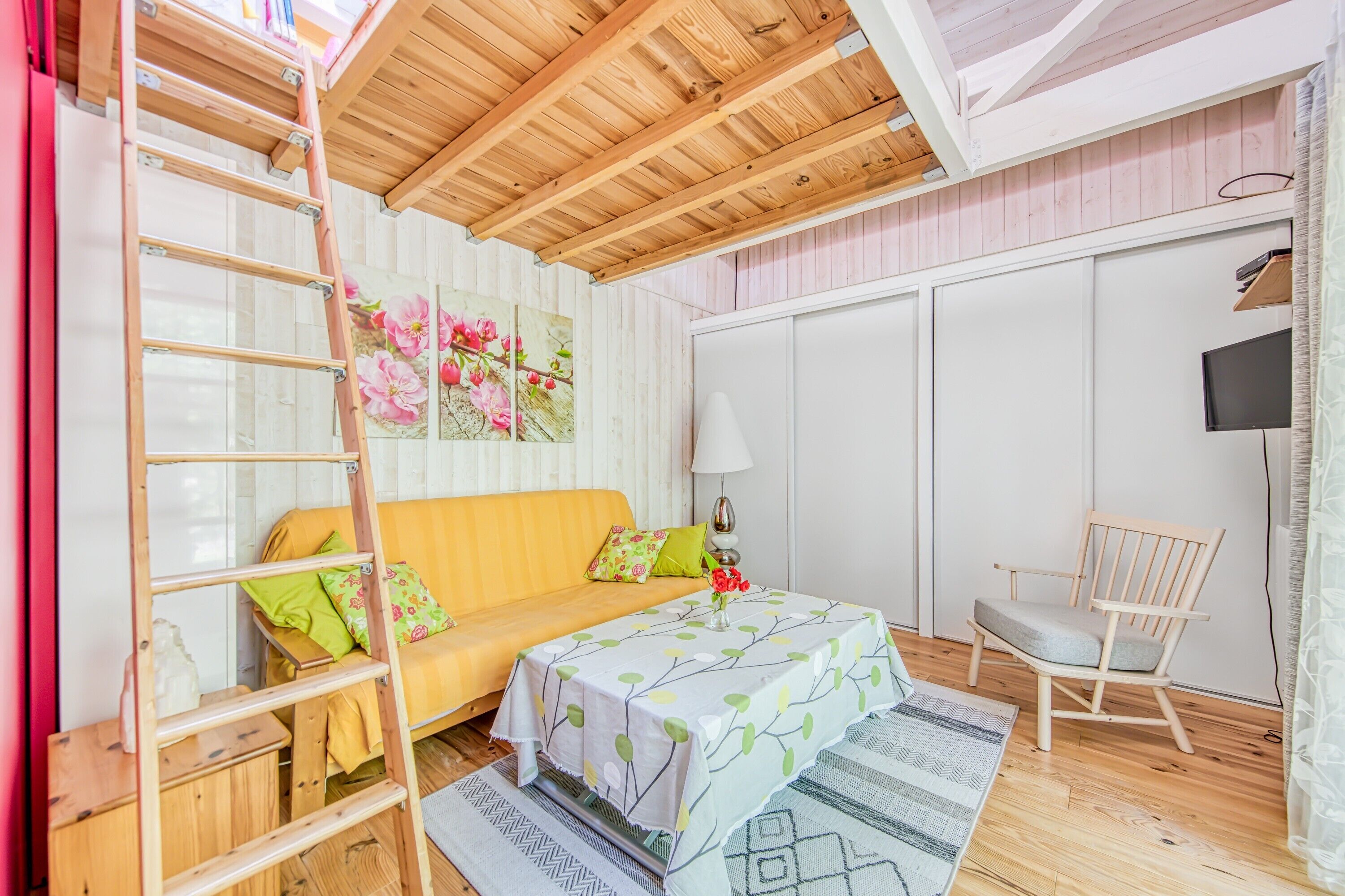 Télévision, lecteur de DVD, chaîne hi-fi