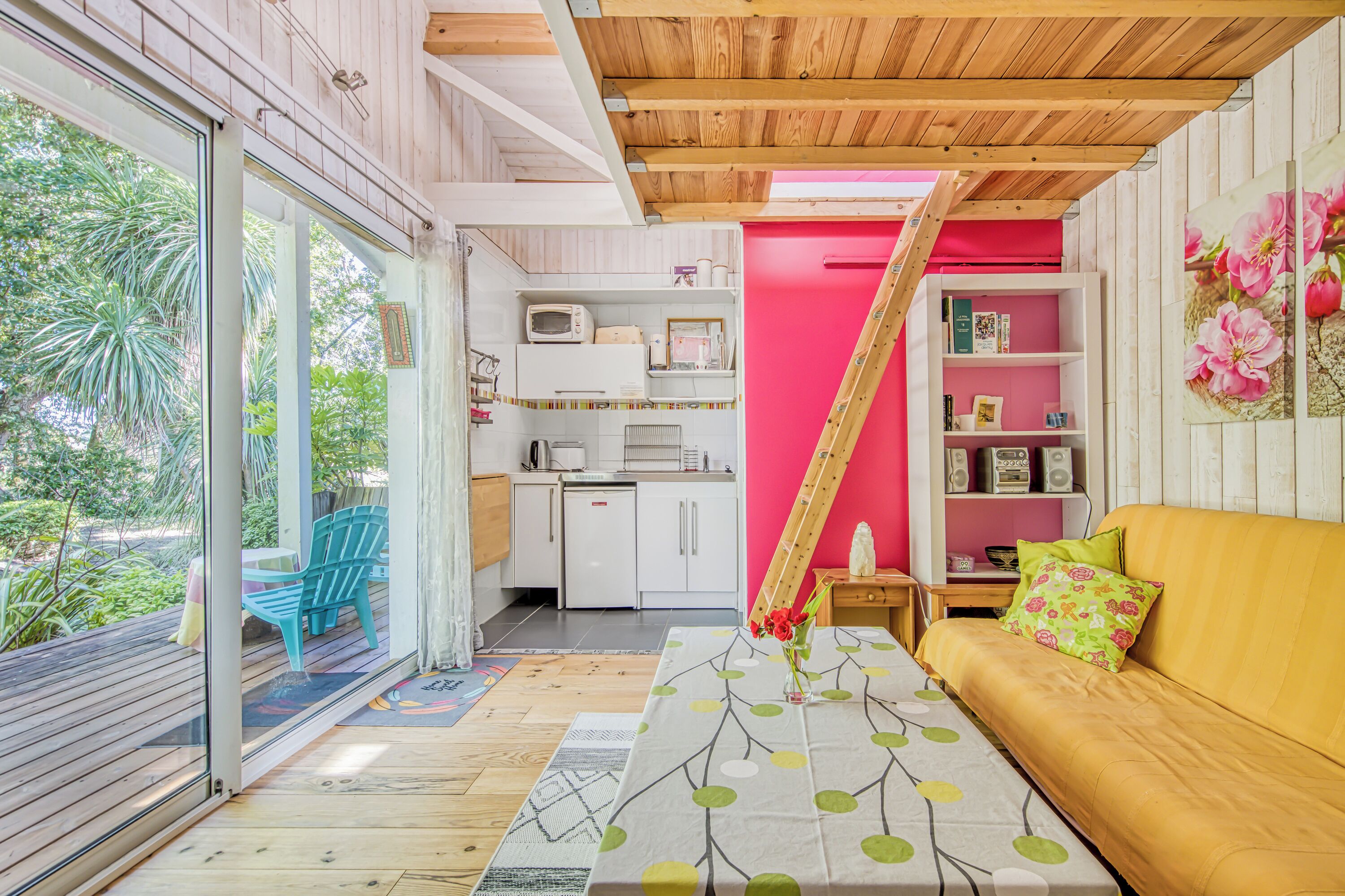 TV, DVD-spiller og stereoanlegg