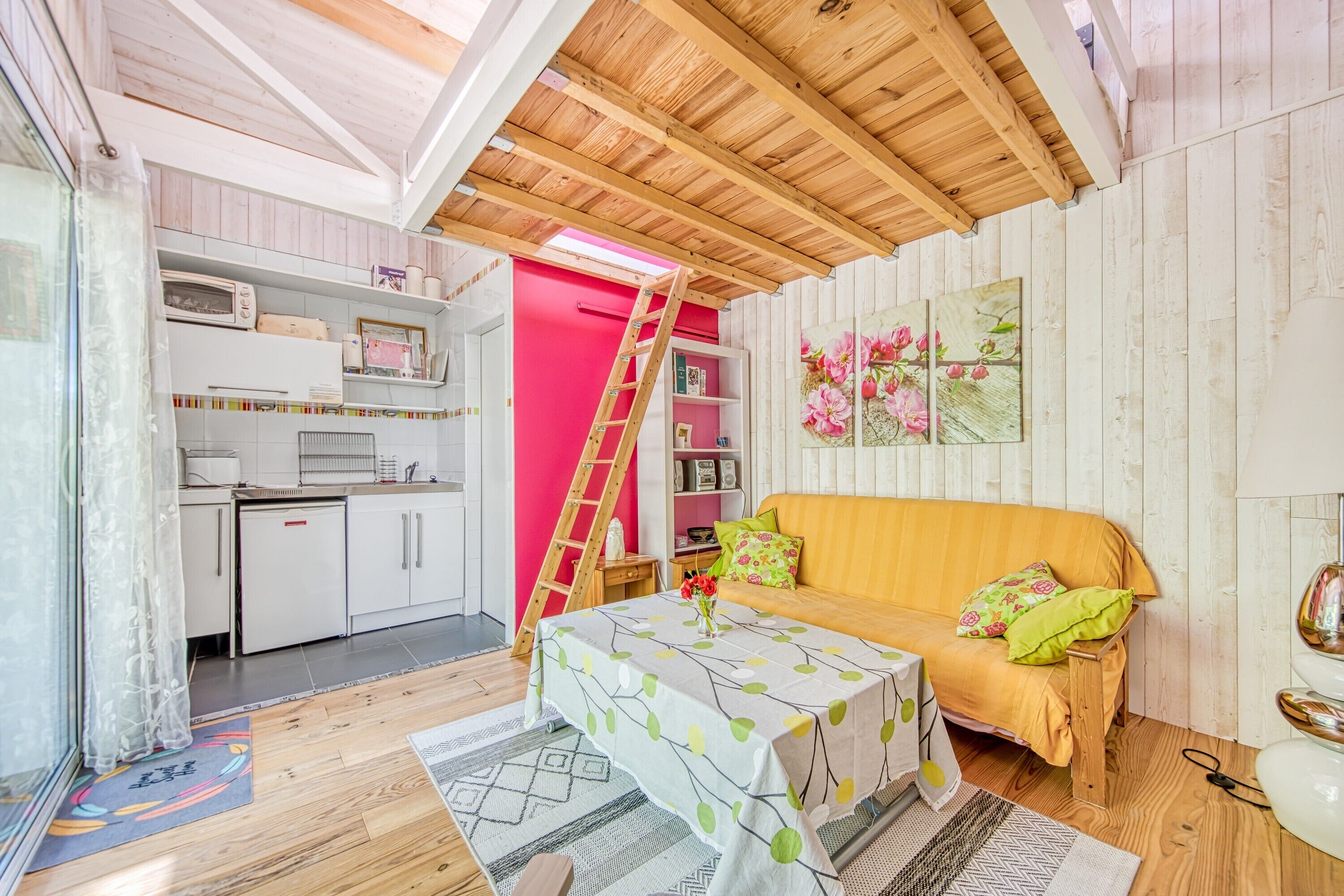 Télévision, lecteur de DVD, chaîne hi-fi