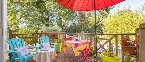 屋外ダイニングエリア