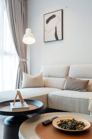 Superior Apartment, 2 Bedrooms, Balcony, City View | Living area