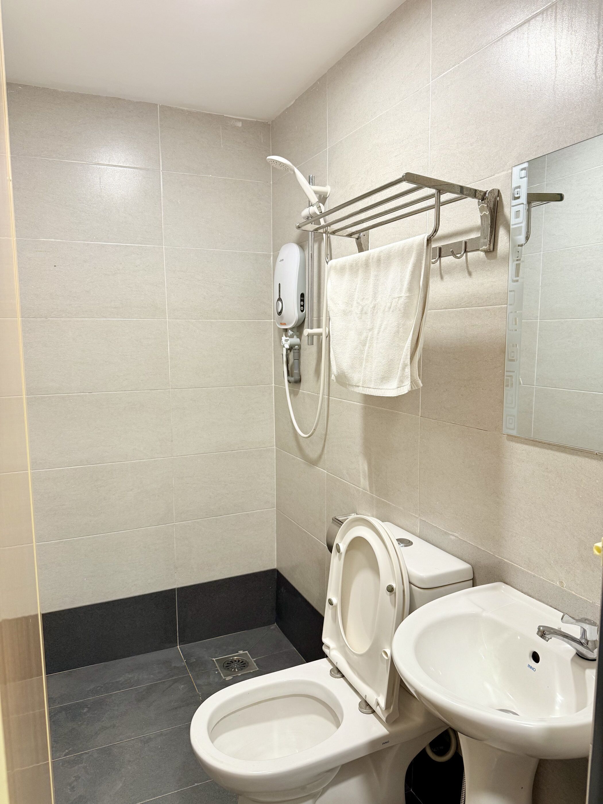 Shower, free toiletries, towels, soap