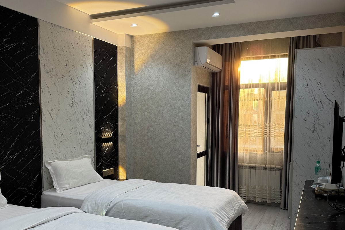 Superior-Zweibettzimmer, Bergblick | Hochwertige Bettwaren, Daunenbettdecken, Select-Comfort-Betten