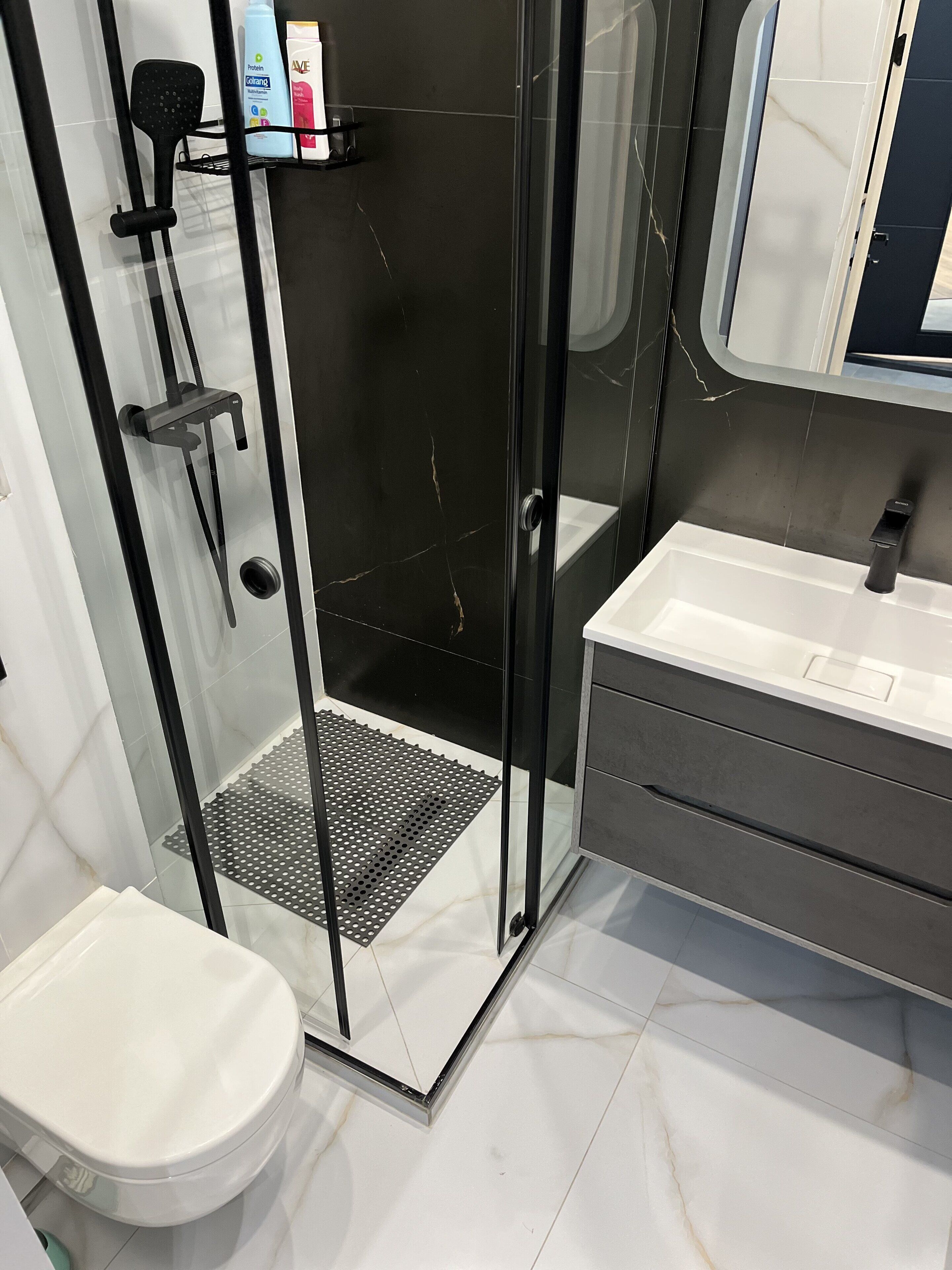 Apartment, City View | Bathroom | Hair dryer, bathrobes, slippers, towels