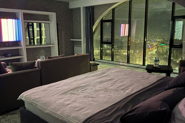 Superior Suite, Mountain View | Premium bedding, down comforters, Select Comfort beds, in-room safe
